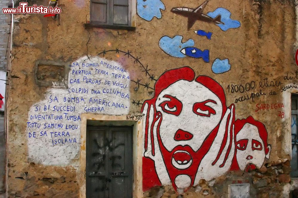 Immagine Murales pacifista nelle strade di Orgosolo in Sardegna