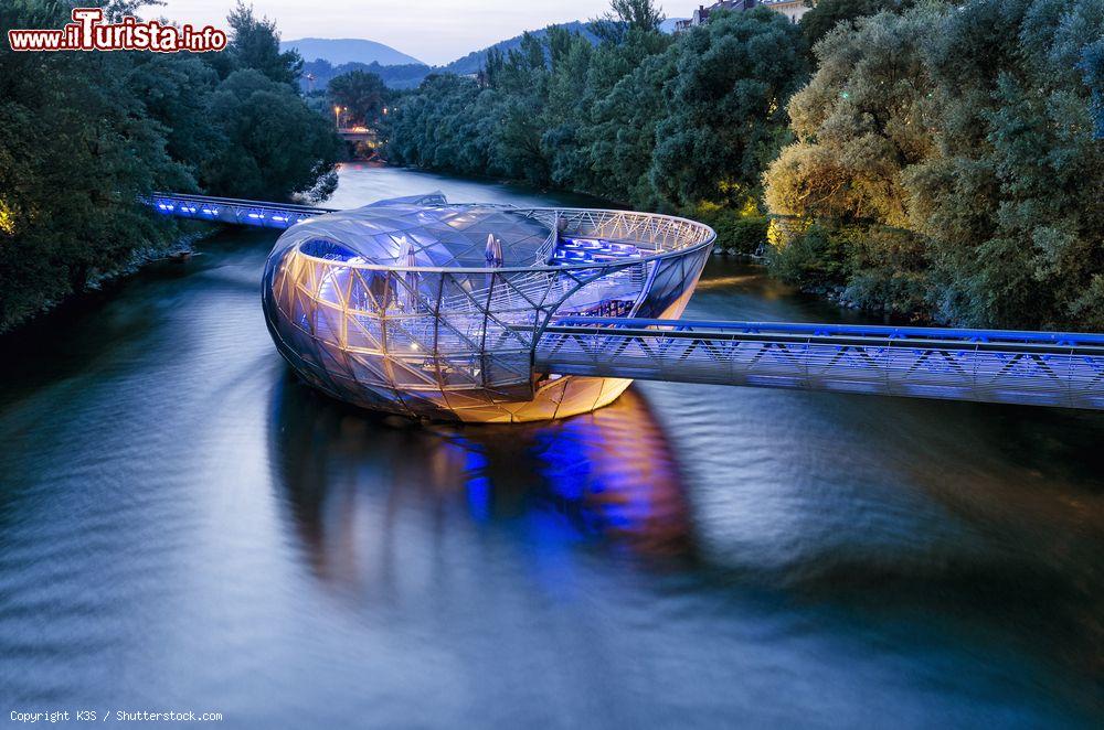 Immagine Murinsel è un'isola artificiale sul fume Mur a Graz, (Austria) - foto © K3S / Shutterstock.com