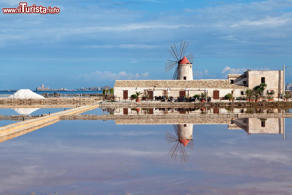 Immagine Museo del Sale di Nubia immerso nelle saline della Riserva Naturale Saline di Trapani e Paceco