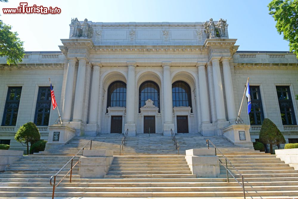 Immagine Il Museo di Storia del Connecticut a Hartford, USA. L'edificio ospita anche la Corte Suprema e la Biblioteca di Stato.
