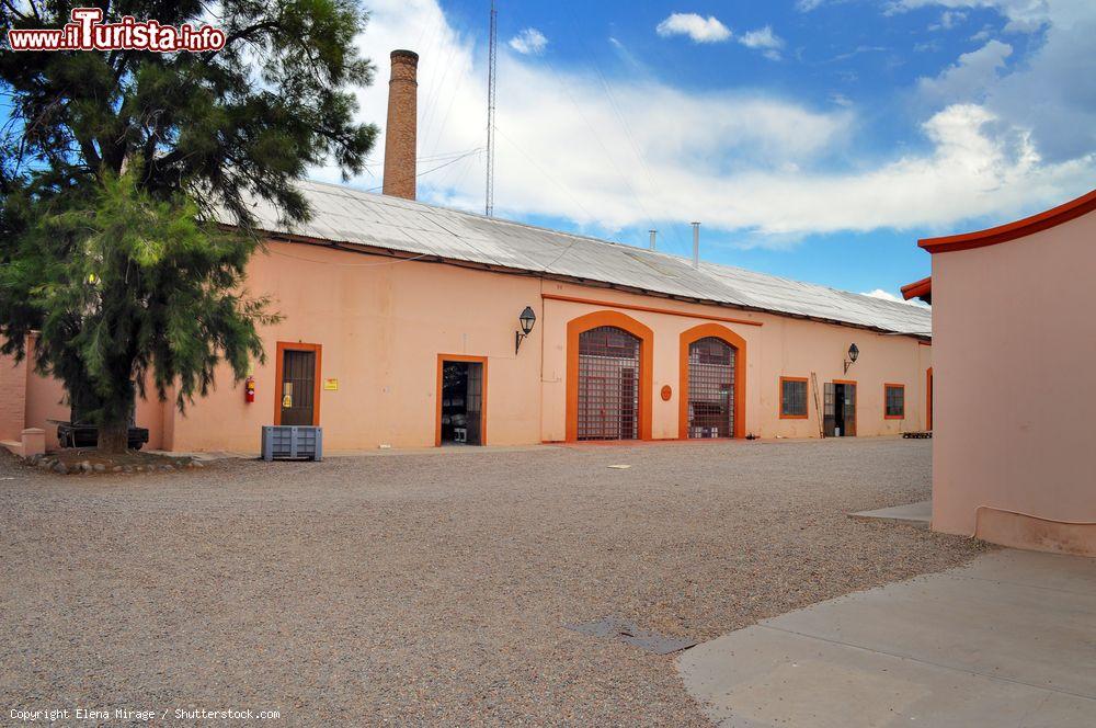 Immagine Il museo del vino San Felipe all'interno dell'azienda vinicola Bodega La Rural a Mendoza, Argentina. Si possono ammirare più di 4500 oggetti comprese le suggestive cantine - © Elena Mirage / Shutterstock.com