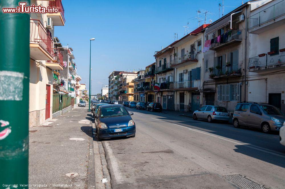 Immagine Napoli deserta per la pandemia di Covid-19. Un quartiere vuoto per la quarantena indotta dal coronavirus nel 2020 - © Valerio brignola / Shutterstock.com