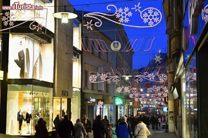 Immagine Natale a Brno: la città della Moravia organizza 3 mercatini natalizi nel suo centro storico - © Montypeter / Shutterstock.com
