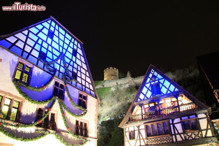 Immagine Natale a Kaysersberg, con le luci e le decorazioni che abbellisono il piccolo borgo francese in Alsazia - foto © LENS-68 / Shutterstock.com