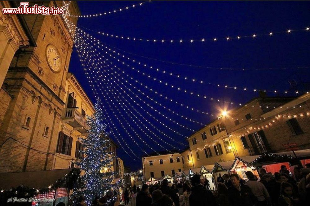 Immagine Natale a Mombaroccio, i mercatini natalizi delle Marche - © Stefano Frattini  by Alessandra Gasperini / Omnia comunicazione