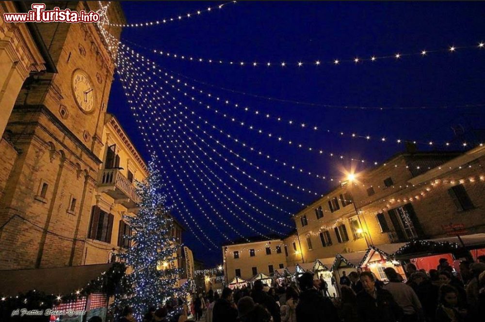 Immagine Natale a Mombaroccio, i mercatini natalizi delle Marche - © Stefano Frattini  by Alessandra Gasperini / Omnia comunicazione