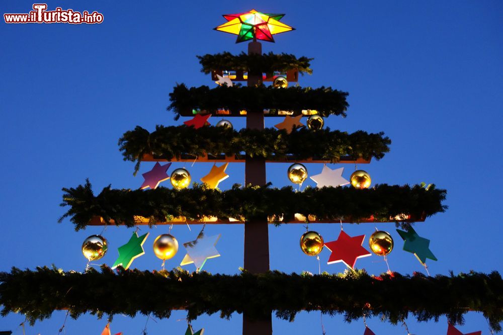 Immagine Natale a Norimberga, albero dell'Avvento in centro