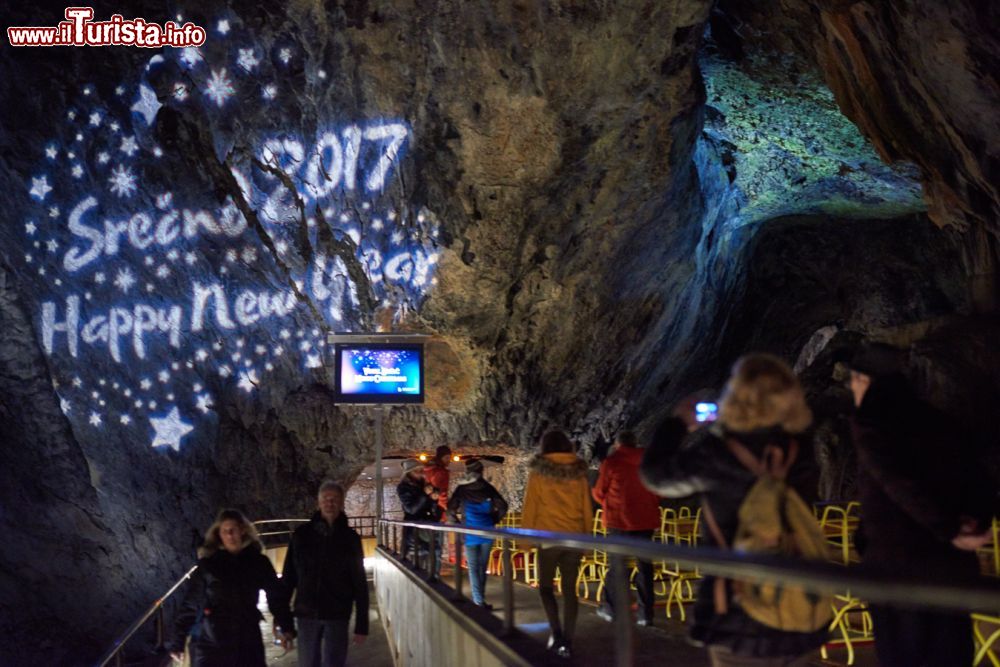 Immagine Natale nelle grotte di Postumia: qui dentro viene organizzato un Presepe Vivente