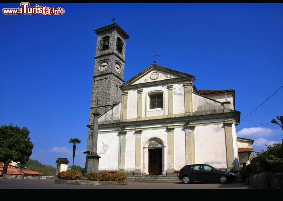 Immagine Nebbiuno (Piemonte): la Parrocchiale di San Giorgio - © Alessandro Vecchi - CC BY-SA 3.0, Wikipedia