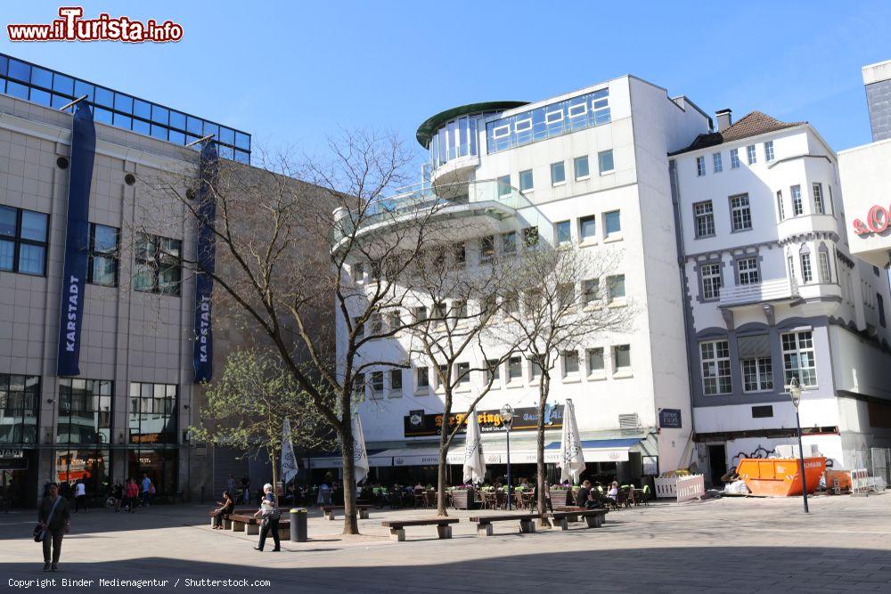 Immagine Negozi e attività commerciali nel centro di Dortmund, regione della Ruhr, Germania - © Binder Medienagentur / Shutterstock.com