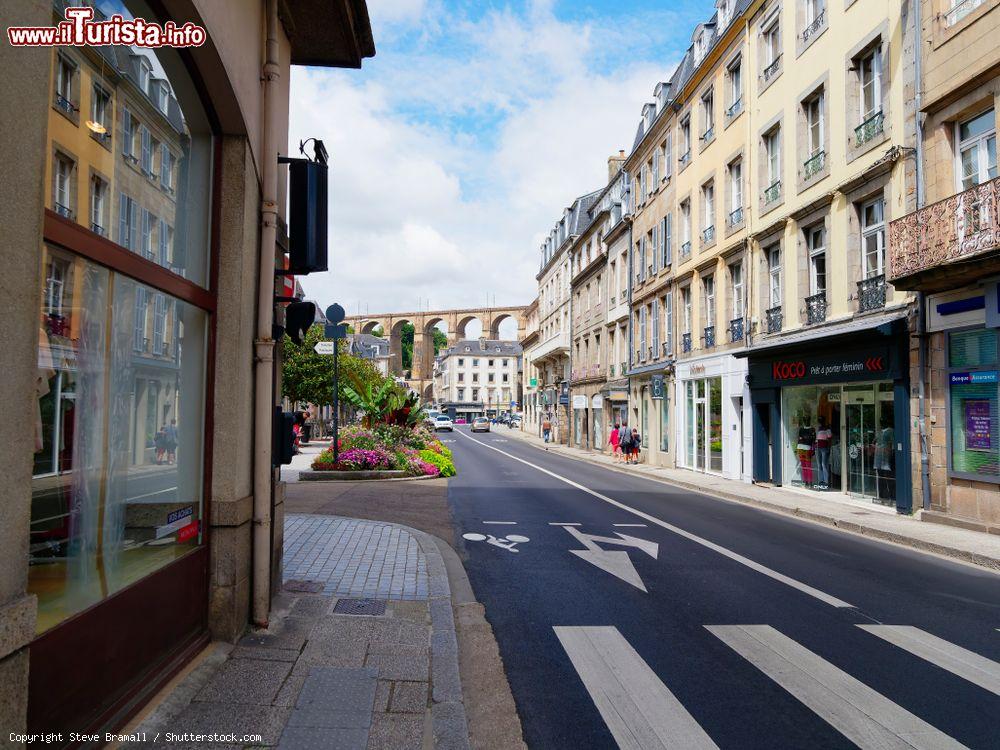 Immagine Negozi in rue d'Aiguillon a Morlaix, Francia - © Steve Bramall / Shutterstock.com