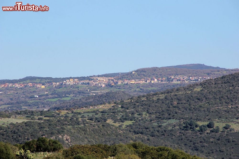 Immagine Neoneli panorama della cittadina in provincia di Oristano, Sardegna - © Gianni Careddu, CC BY-SA 4.0, Wikipedia