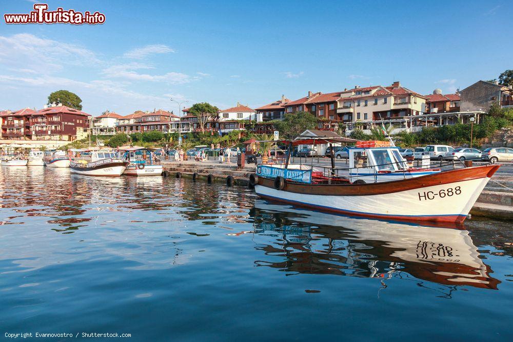 Immagine Nesebăr (Nessebar), Bulgaria: barche nel porto della cittadina affacciata sul Mar Nero - © Evannovostro / Shutterstock.com
