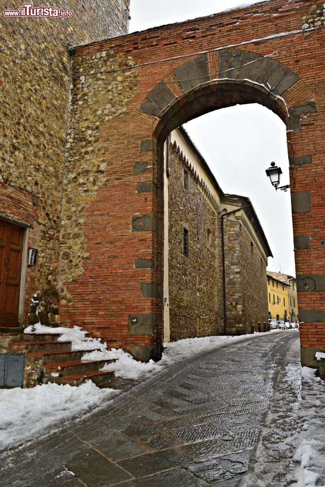 Immagine Neve nel centro storico di San Casciano in Val di Pesa, Firenze, Toscana.