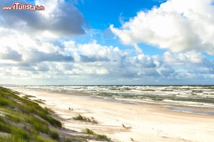 Immagine Lungo la Penisola di Neringa a Nida, Lituania - © sergeisimonov / Shutterstock.com