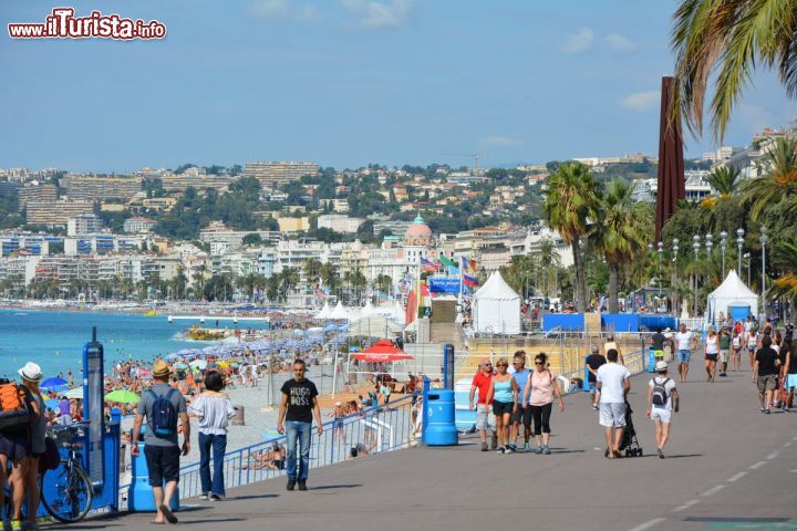 Immagine Nizza, Promenade des Anglais, il celebre lungomare della Francia. Questa passeggiata fu costruita nel 1821 su richiesta del reverendo Lewis Way.