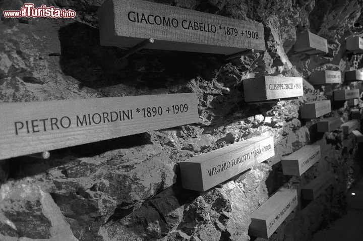 Immagine Nomi dei caduti italiani durante la costruzione del tunnel dello Jungfrau, Grindelwald, Svizzera.