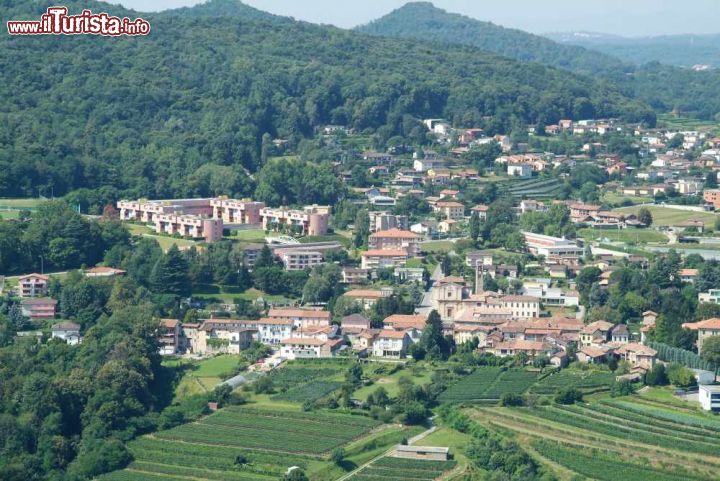 Immagine Vista aerea del borgo e Comune di Novazzano in Svizzera- © Comune di Novazzano