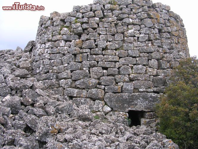 Immagine Ulassai, Sardegna: il Nuraghe s'Ulimu - © Damiano Rossi - CC BY-SA 3.0 - Wikimedia Commons.