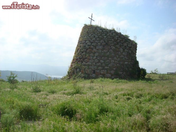 Immagine Nuraghe Sa Jua: si trova vicino a Aidomaggiore, nel cuore della Sardegna - © Aggrucar, CC BY-SA 4.0, Wikipedia