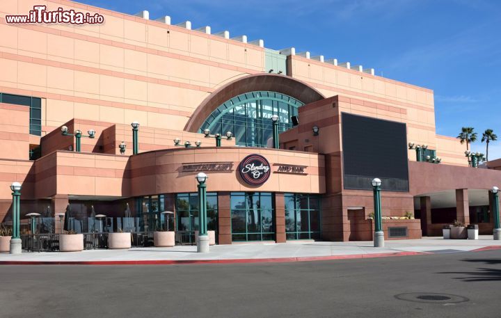 Immagine 'O' Restaurant e relativo Bar presso l'Honda Center di Anaheim - © LunaseeStudios / Shutterstock.com