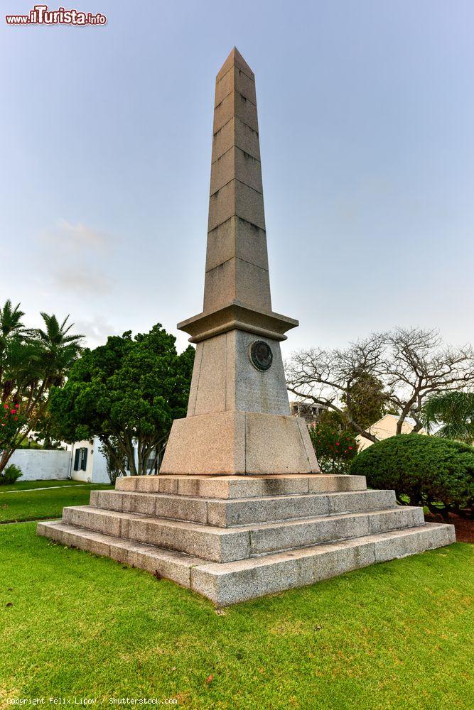 Immagine L'obelisco in memoria del generale Sir William Reid a Hemilton, Bermuda - © Felix Lipov / Shutterstock.com