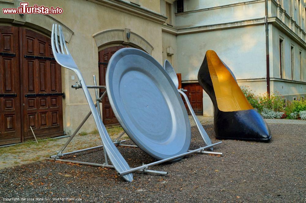 Immagine Oggetti di scena giganti al Museo di Cinematografia di Lodz, Polonia - © Mariola Anna S / Shutterstock.com