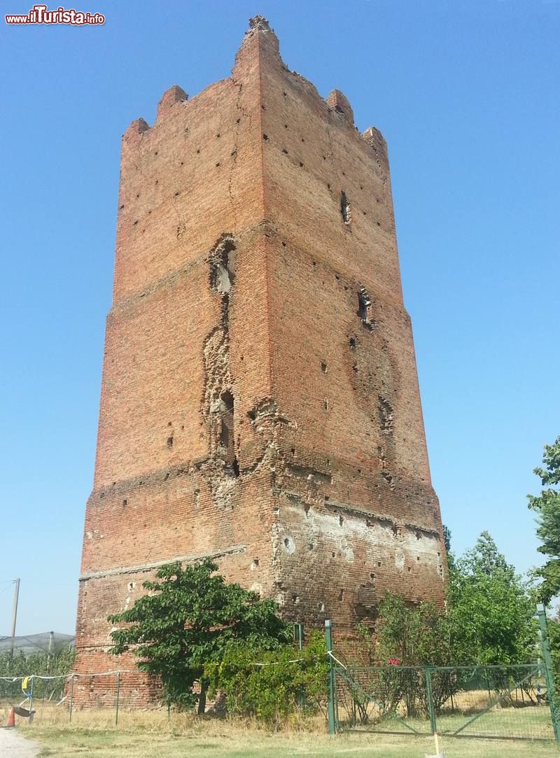 Immagine Poggio Renatico, Emilia Romagna: la medievale Torre Uccellino