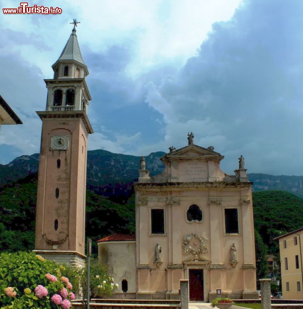 Immagine Oliero di Valstagna, la chiesa di Santo Spirito - © DarioSpider, CC BY-SA 3.0, Wikipedia