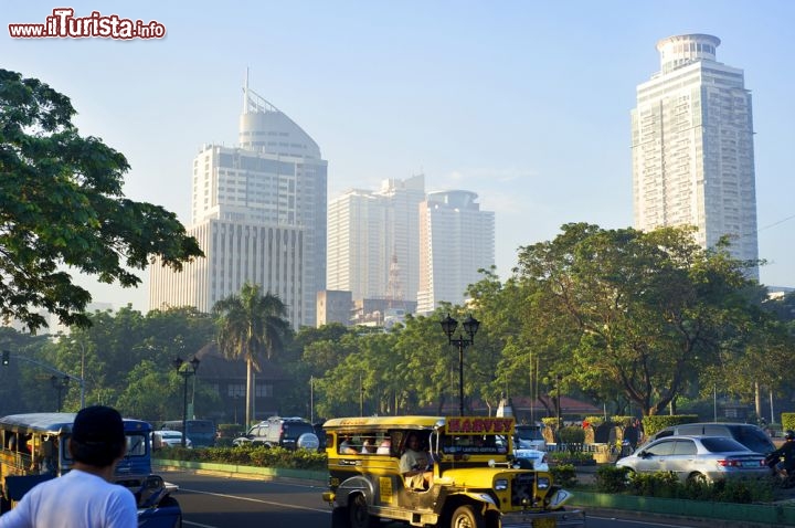 Immagine Oltre 16 milioni di persone vivono nell'area metropolitana di Manila, nelle Filippine - © joyfull / Shutterstock.com