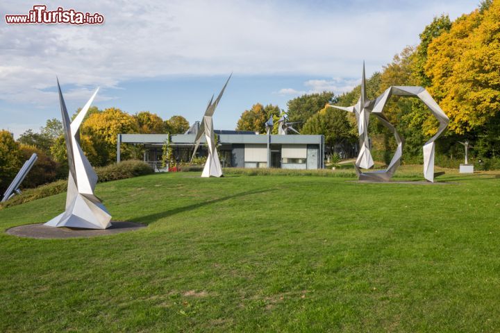 Immagine Opere dello scultore Erich Auser nel giardino della sua casa museo a Rottweil - © MR. INTERIOR / Shutterstock.com