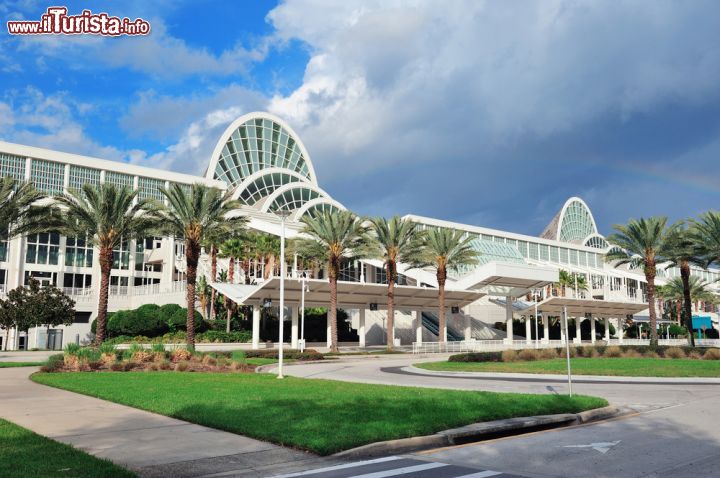 Immagine Orange County Convention Center di Orlando, Florida - Inaugurato nel 1983, questo complesso dalla bella architettura, immerso nel verde, ospita fiere, congressi, eventi e meeting di ogni genere © Songquan Deng / Shutterstock.com