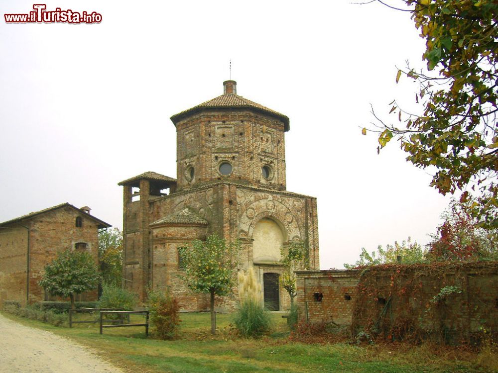 Immagine Oratorio di San Biagio in Rossate di Comazzo, frazione Lavagna - © Arbalete - CC BY-SA 3.0, Wikipedia