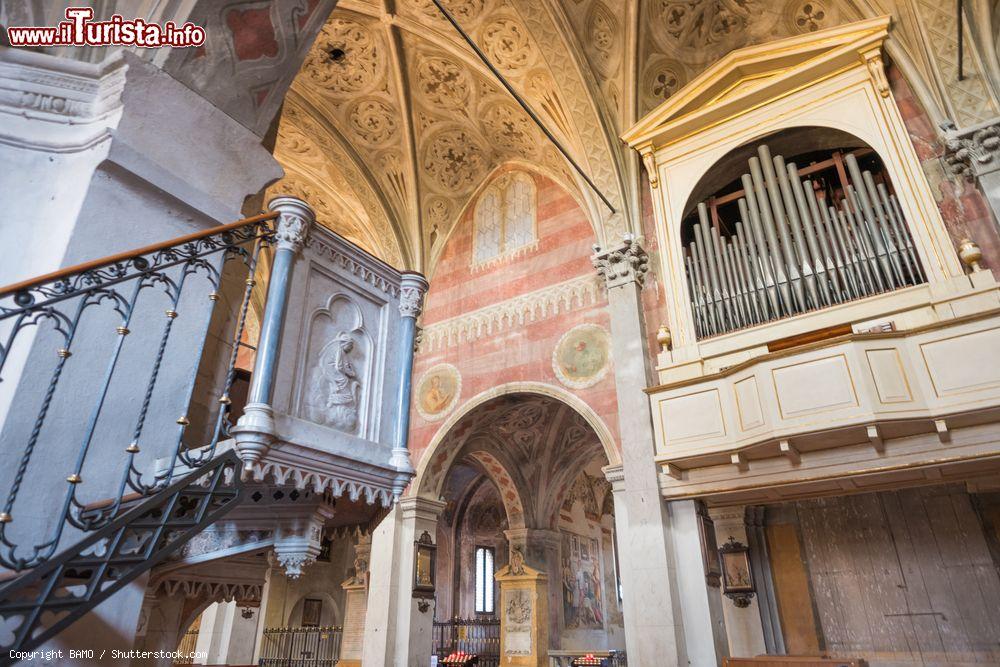 Immagine Organo a canne nella chiesa di San Bassiano a Pizzighettone, Cremona, Lombardia - © BAMO / Shutterstock.com