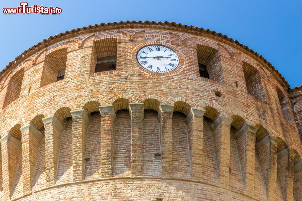 Immagine L'orologio della Rocca Sforzesca di Riolo Terme, Emilia Romagna.