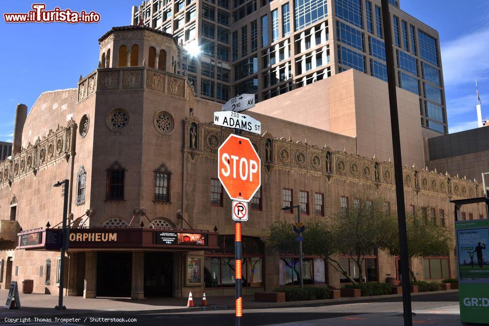 Immagine L'Orpheum Theater di Phoenix (Arizona) in 2nd Street e Adams. Questo vecchio teatro cittadino può ospitare sino a 1364 posti - © Thomas Trompeter / Shutterstock.com