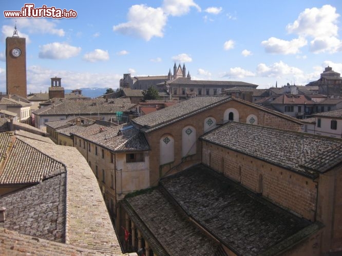 Immagine Orvieto in provincia di Terni. Scorcio panoramico dei tetti del borgo
