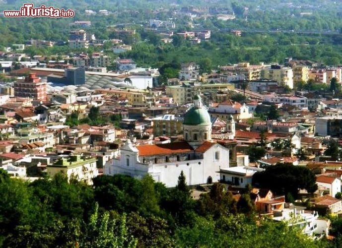 Immagine Il panorama del centro di Ottaviano, la città  a nord del Vesuvio - © Wikipedia.