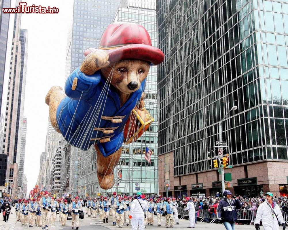 Immagine Paddington durante la parata del Giorno del Ringraziamento a New York City