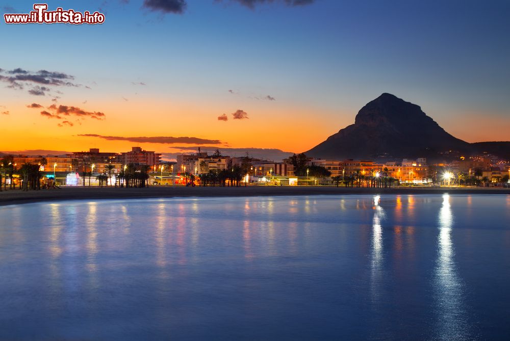 Immagine Paesaggio by night della città di Alicante, Comunità Valenciana (Spagna).