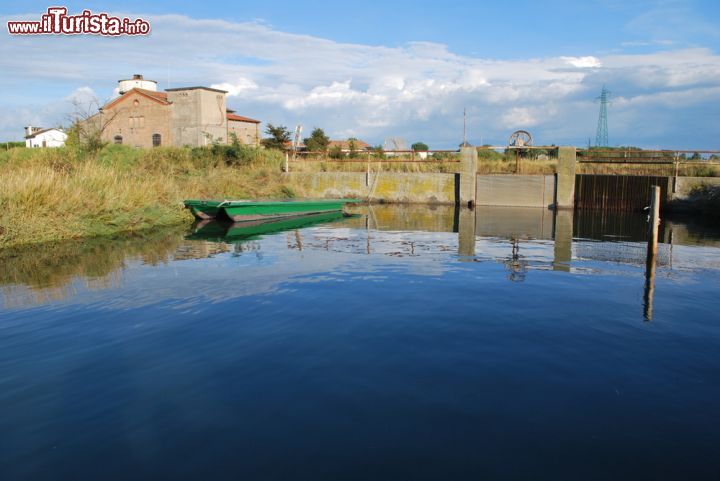 Immagine Paesaggio dell'entroterra di Cervia nella zona delle saline- © Crisferra / Shutterstock.com