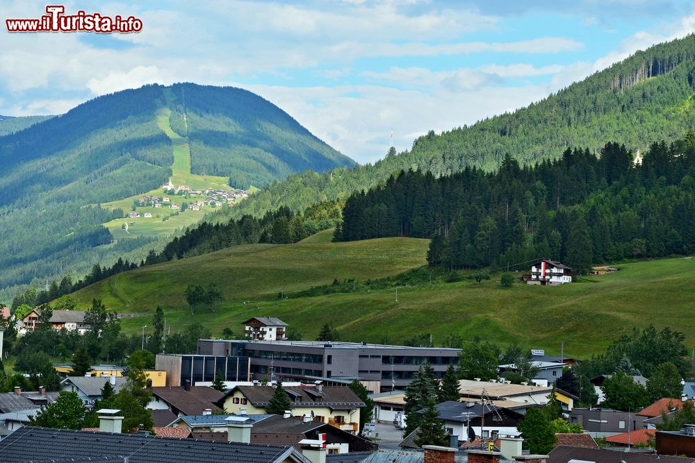Immagine Paesaggio estivo nella città di Sillian, Austria: questa località ha il maggior numero di irraggiamento solare di tutto il paese.