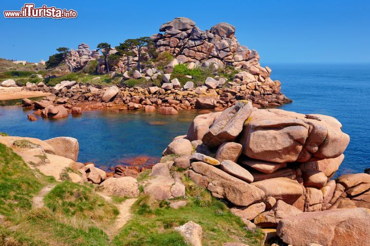 Immagine Paesaggio granitico lungo la costa della Bretagna a Ploumanac'h (Francia)