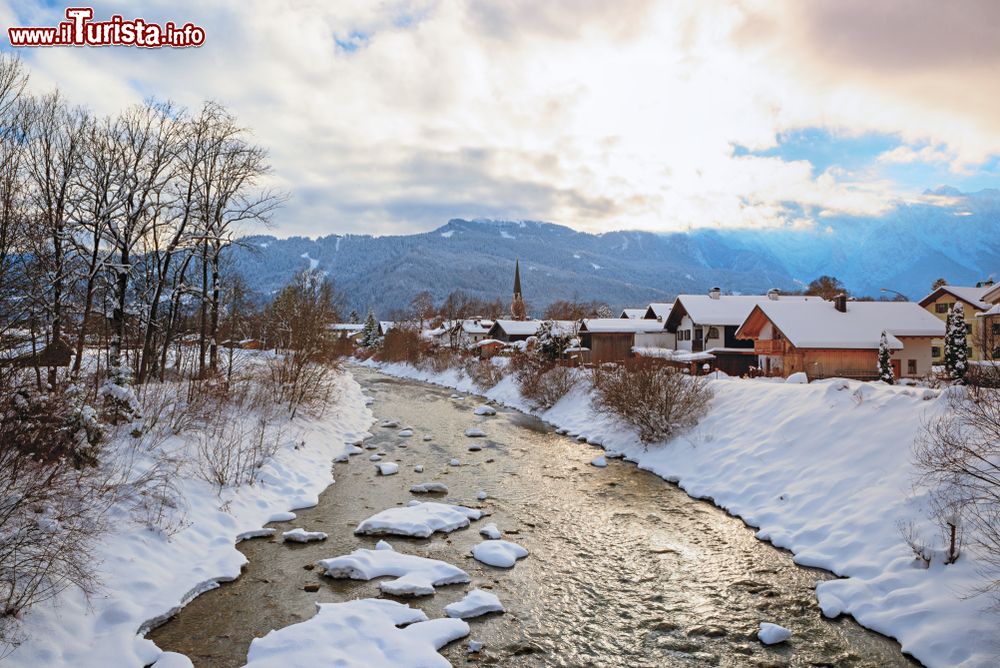 Immagine Paesaggio innevato nei pressi di Garmish-Partenkirchen, Germania, centro alpino situato nel sud della Baviera.