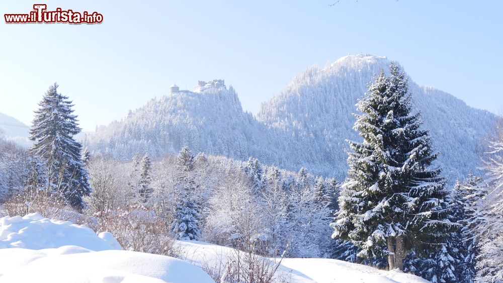 Immagine Paesaggio invernale nella zona di Ehrenberg a Reutte in Austria.