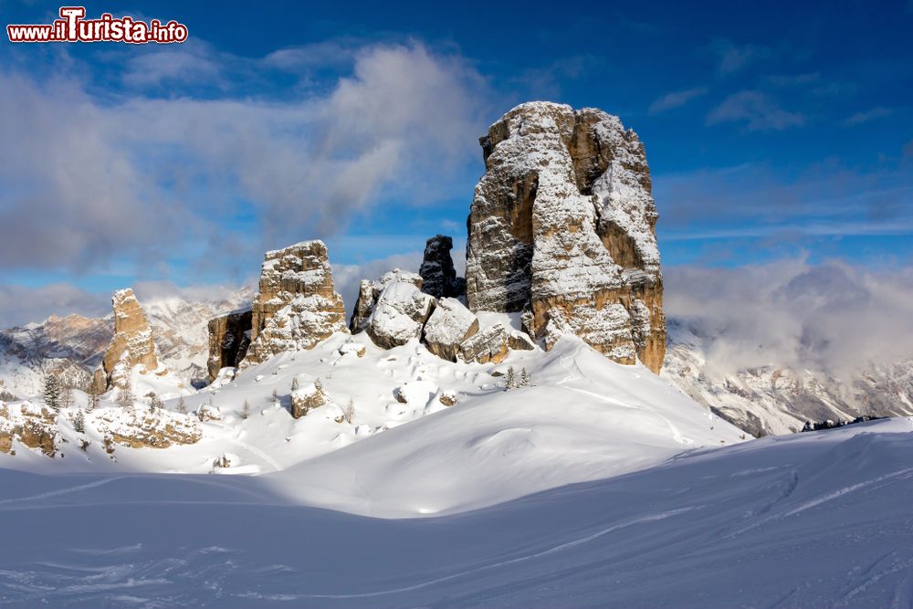 Immagine Paesaggio invernale sulle Dolomiti, Cortina d'Ampezzo, Veneto. La Tofana di Rozes è uno dei 3000 più belli per lo scialpinismo nelle Dolomiti. Si tratta di una grande cima imponente distante dagli impianti.