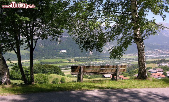 Immagine Tipico paesaggio montano nei pressi di Jenbach, Austria - situata nel cuore delle alpi tirolesi, Jenbach è un vero e proprio paradiso per gli amanti delle vacanze in montagna. A disposizione del turista: località sciistiche attrezzate, il bellissimo Lago di Costanza a pochi chilometri, le vallate alpine tirolesi e tutta la bellezza dei paesaggi e della natura di questa piccola porzione di Austria.