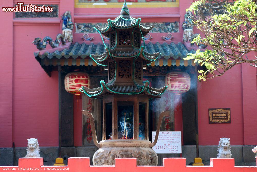 Immagine La Pagoda dell'Imperatore di Giada sorge nella zona di Da Kao a Ho Chi Minh City (Vietnam) e fu costruita nel 1909 - © Tatiana Belova / Shutterstock.com