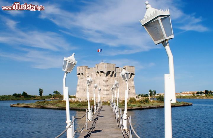 Immagine La Redoute de Ballestras è la fortificazione del porto di Palavas-les-flots in Francia - © nobeastsofierce / Shutterstock.com