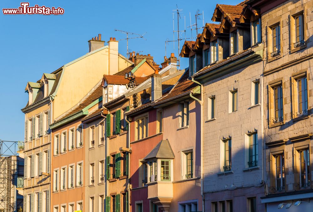 Immagine Palazzi antichi nel centro di Montbeliard, Francia. Come dimostrato dalle sue dimore storiche, questa cittadina vanta un importante patrimonio architettonico.